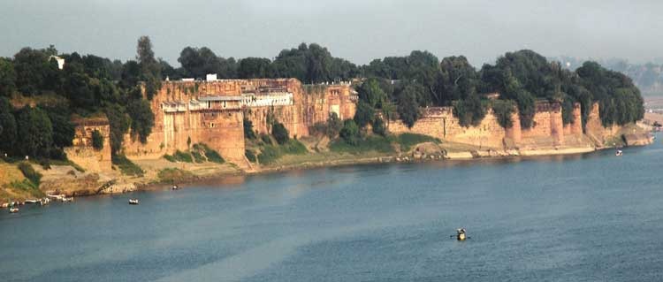 Akhbar Fort