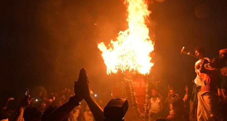 Devotees gather at Arunachalam Temple best time to visit and view the Deepam festival.