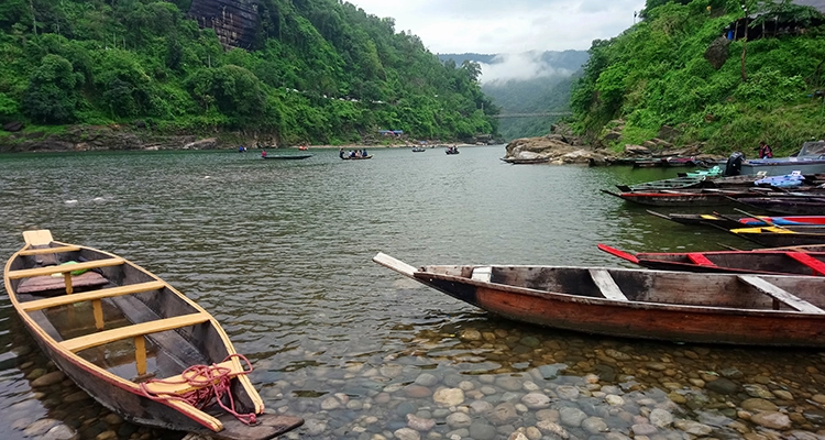 Explore Dawki Meghalaya to enjoy crystal-clear river views, boating, and natural beauty.