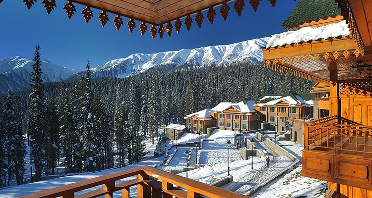  Explore the best accommodation options for your road trip from Bangalore to the Himalayas.