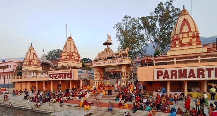 Spiritual calm at Parmarth Niketan Ashram on the banks of River Ganga in Rishikesh