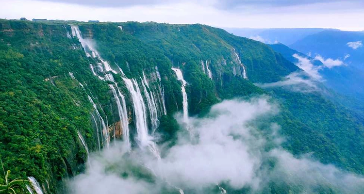 Plan a scenic Shillong Meghalaya tour from Bangalore and explore waterfalls, lakes, and local culture.