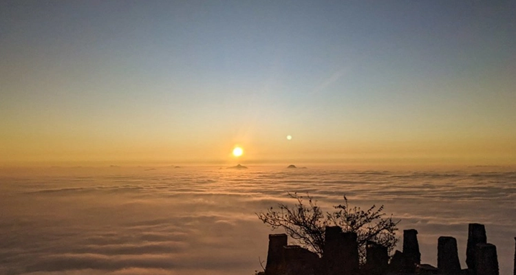 Skandagiri Sunrise offers a breathtaking view of the sun rising over the mountains.