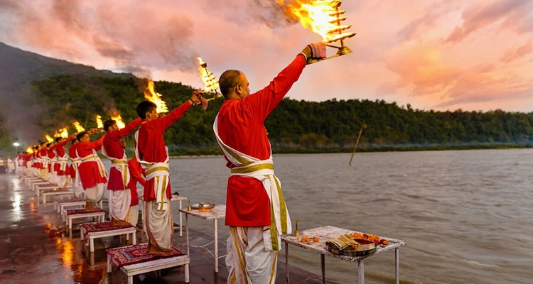 Explore Varanasi’s ghats, temples, vibrant markets, and famous silk sarees for a cultural journey.