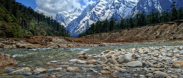 Lachung With stones