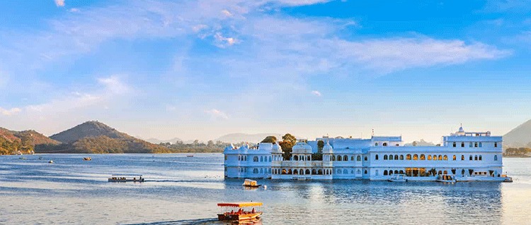 Deset Lake Pichola